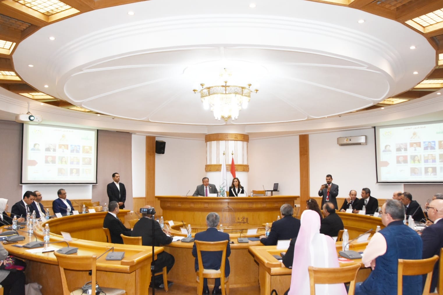 وزيرة الثقافة تجتمع مع مقرري لجان الأعلى للثقافة لمناقشة خطط اللجان للمرحلة القادمة
